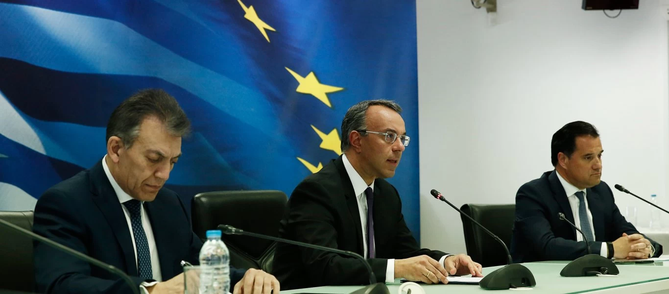 Καυγάς για το «πάπλωμα»: Τελικά πόσο είναι το «μαξιλάρι» και πόσα δαπανήθηκαν εν μέσω κορωνοϊού;